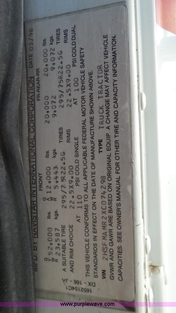 image for item L6513 1999 International 9200 semi truck