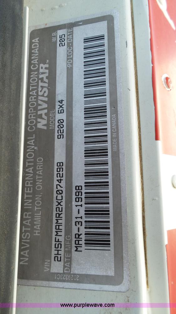 image for item L6513 1999 International 9200 semi truck