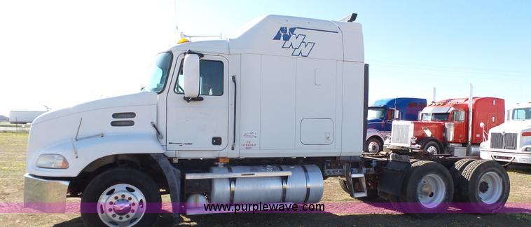 image for item L6514 2000 Mack CX613 semi truck