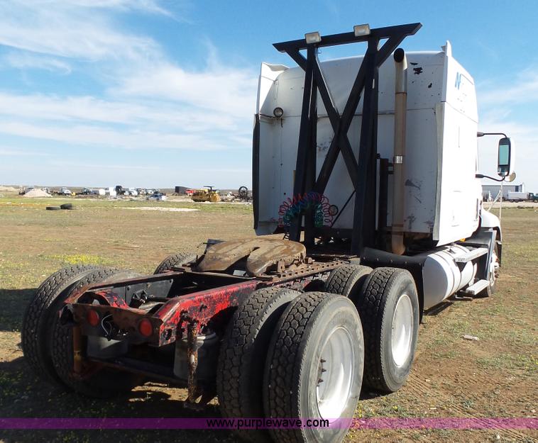 image for item L6514 2000 Mack CX613 semi truck