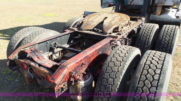 image for item L6514 2000 Mack CX613 semi truck