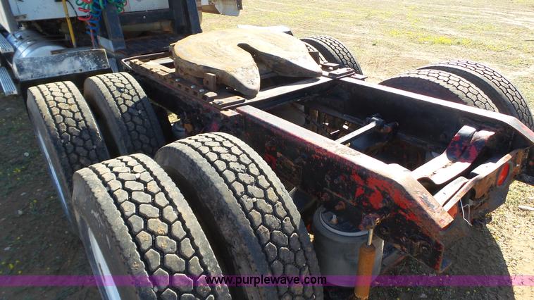 image for item L6514 2000 Mack CX613 semi truck