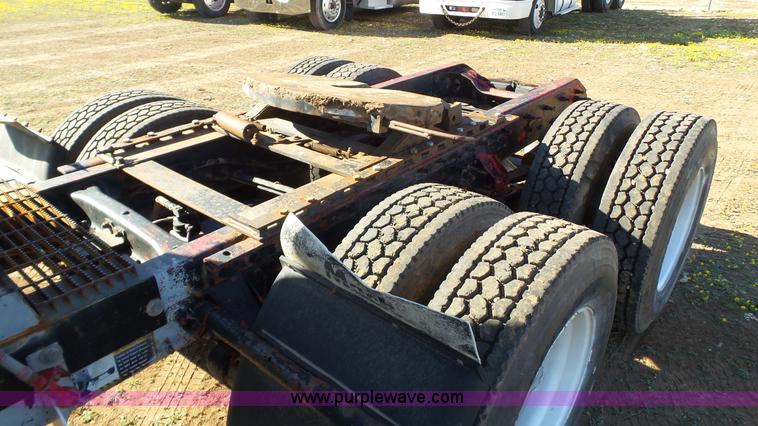 image for item L6514 2000 Mack CX613 semi truck