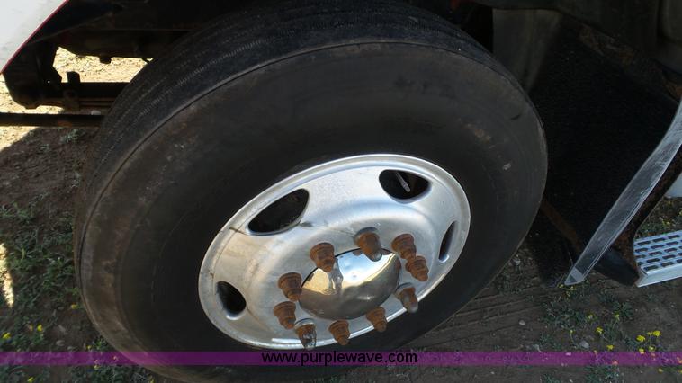 image for item L6514 2000 Mack CX613 semi truck