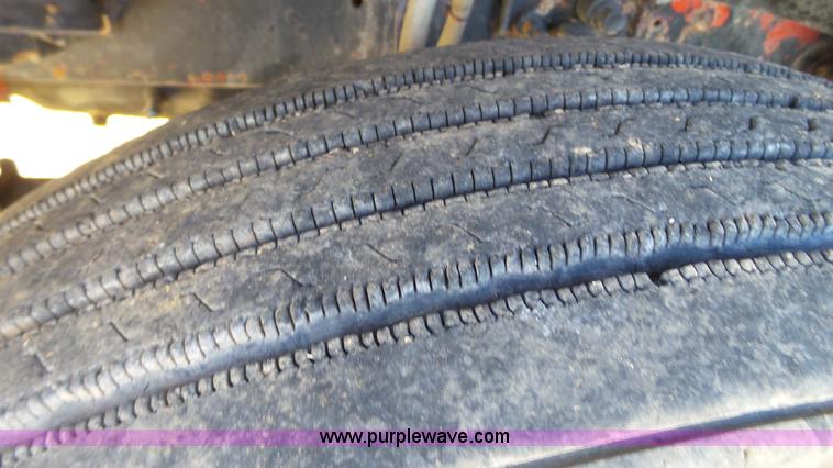 image for item L6514 2000 Mack CX613 semi truck