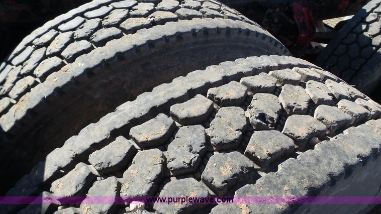 image for item L6514 2000 Mack CX613 semi truck