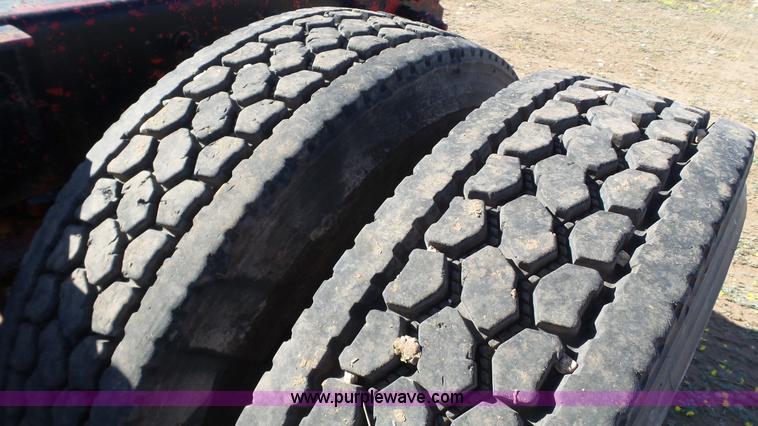 image for item L6514 2000 Mack CX613 semi truck