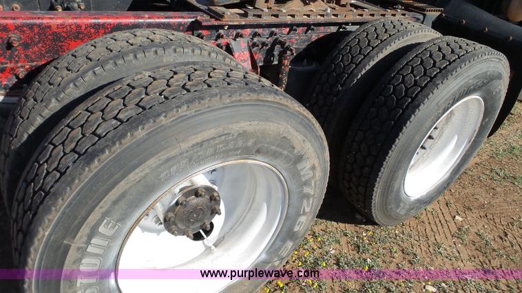 image for item L6514 2000 Mack CX613 semi truck