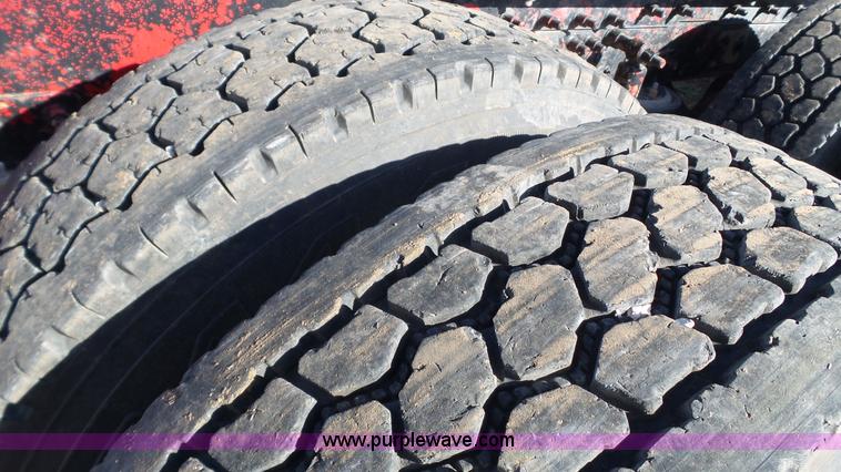 image for item L6514 2000 Mack CX613 semi truck