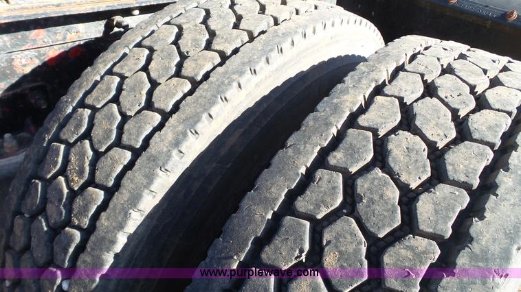 image for item L6514 2000 Mack CX613 semi truck