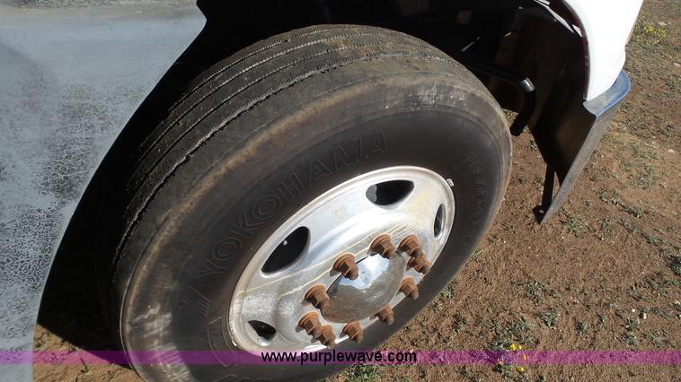 image for item L6514 2000 Mack CX613 semi truck