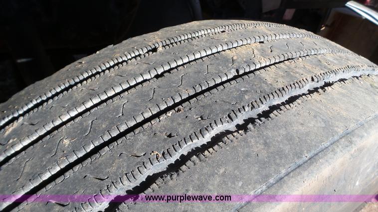 image for item L6514 2000 Mack CX613 semi truck