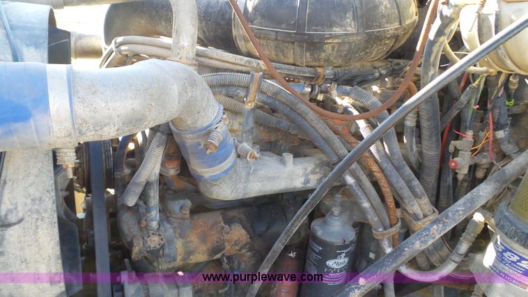 image for item L6514 2000 Mack CX613 semi truck