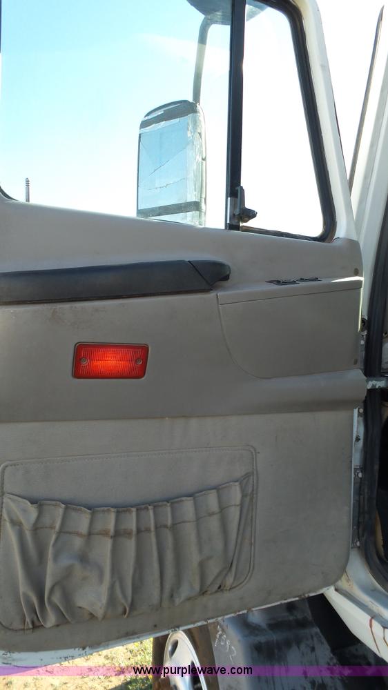 image for item L6514 2000 Mack CX613 semi truck