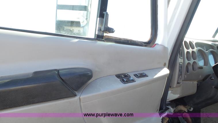 image for item L6514 2000 Mack CX613 semi truck