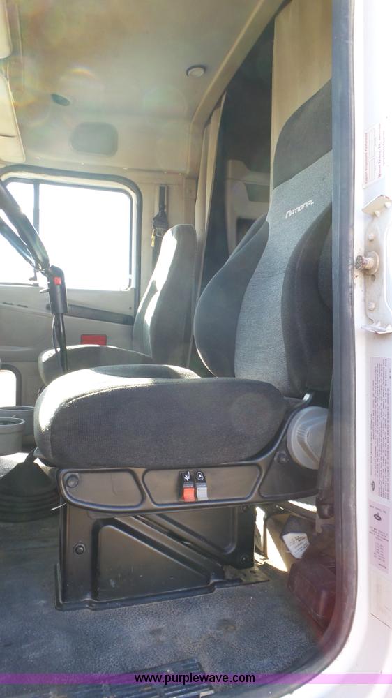 image for item L6514 2000 Mack CX613 semi truck