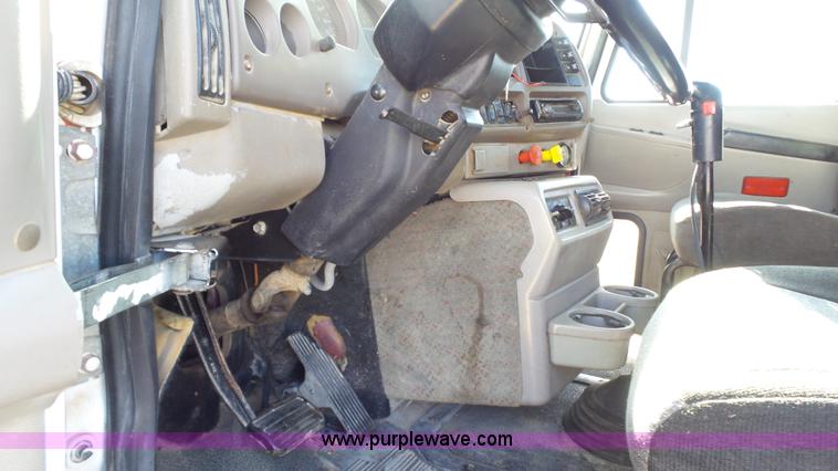 image for item L6514 2000 Mack CX613 semi truck