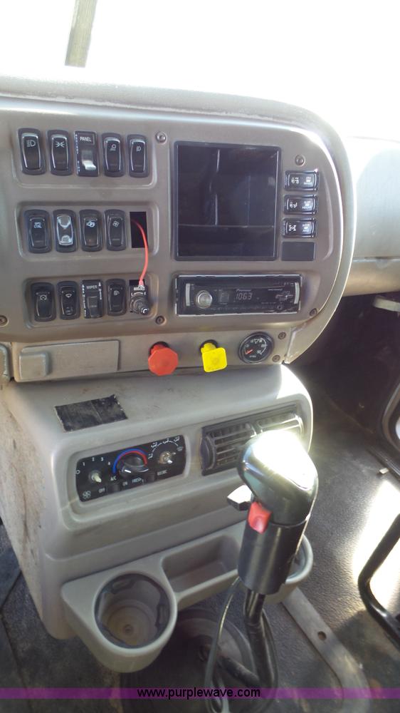 image for item L6514 2000 Mack CX613 semi truck