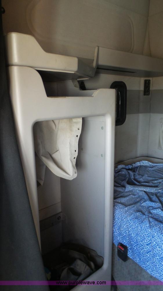 image for item L6514 2000 Mack CX613 semi truck