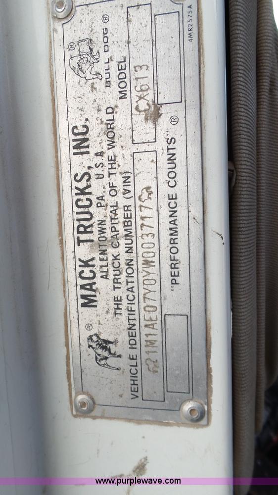 image for item L6514 2000 Mack CX613 semi truck