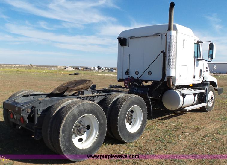 image for item L6515 2001 Mack CX613 semi truck