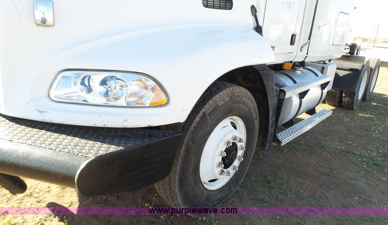 image for item L6515 2001 Mack CX613 semi truck