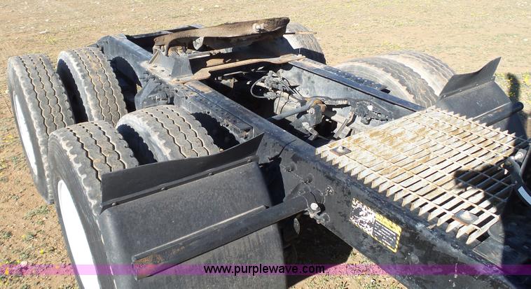 image for item L6515 2001 Mack CX613 semi truck