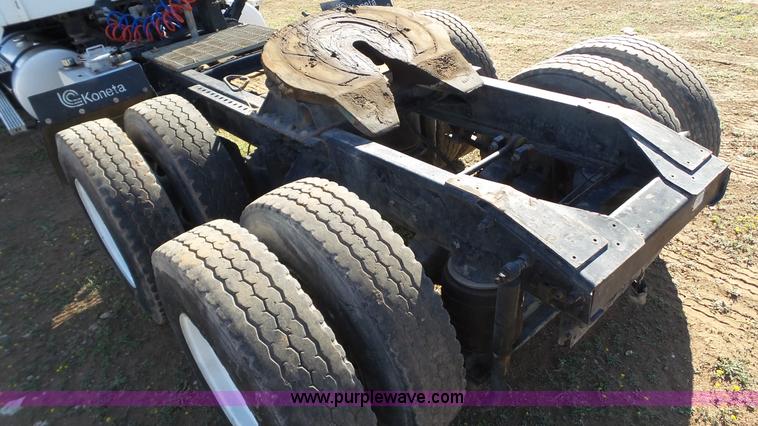 image for item L6515 2001 Mack CX613 semi truck