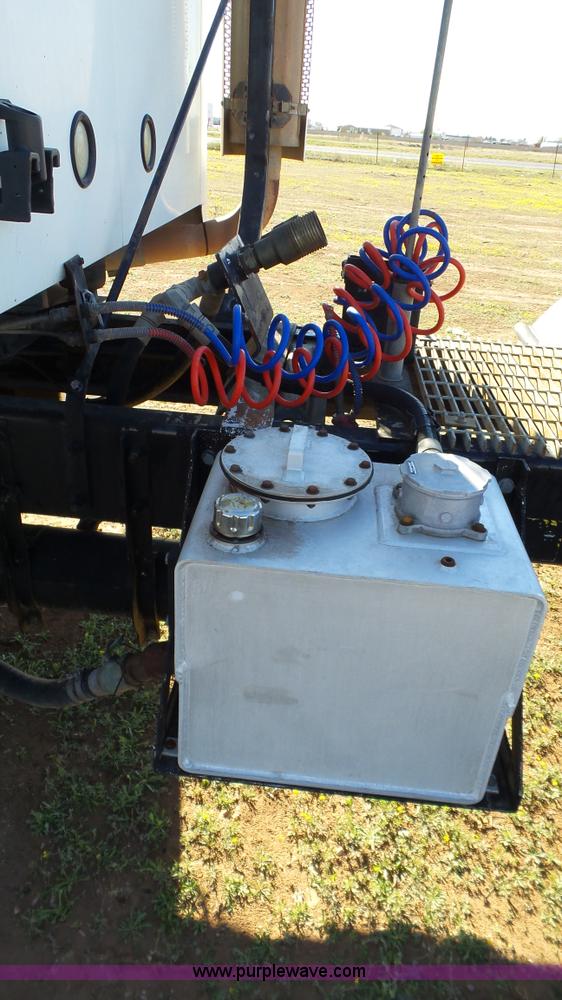 image for item L6515 2001 Mack CX613 semi truck