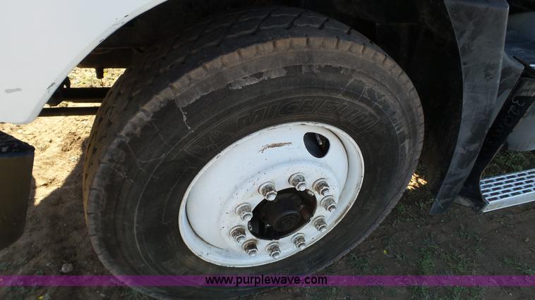 image for item L6515 2001 Mack CX613 semi truck