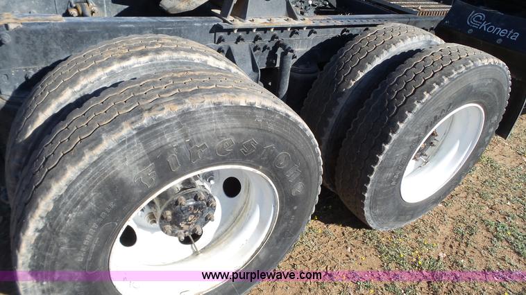 image for item L6515 2001 Mack CX613 semi truck