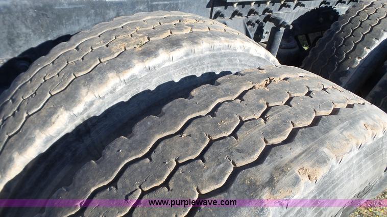 image for item L6515 2001 Mack CX613 semi truck