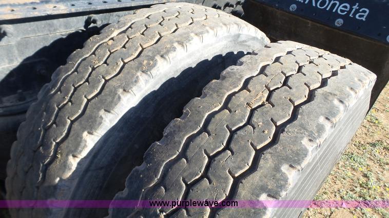 image for item L6515 2001 Mack CX613 semi truck