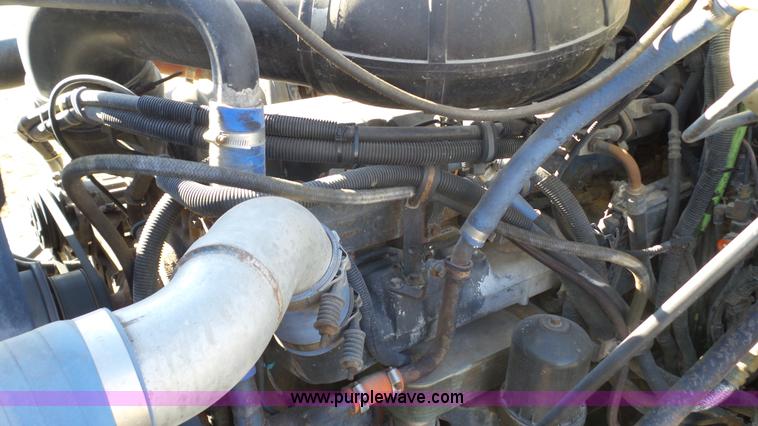 image for item L6515 2001 Mack CX613 semi truck