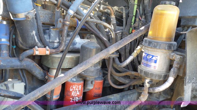 image for item L6515 2001 Mack CX613 semi truck