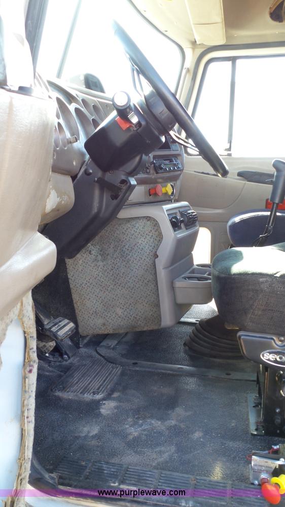 image for item L6515 2001 Mack CX613 semi truck