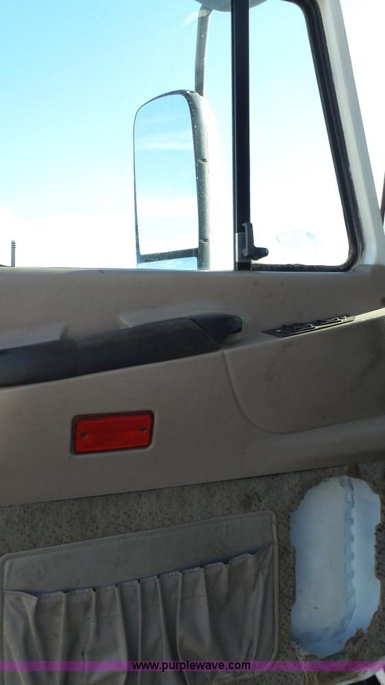 image for item L6515 2001 Mack CX613 semi truck