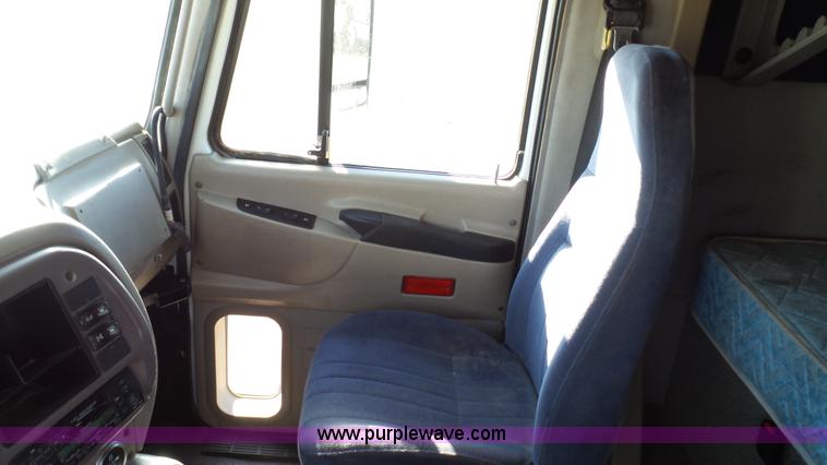 image for item L6515 2001 Mack CX613 semi truck