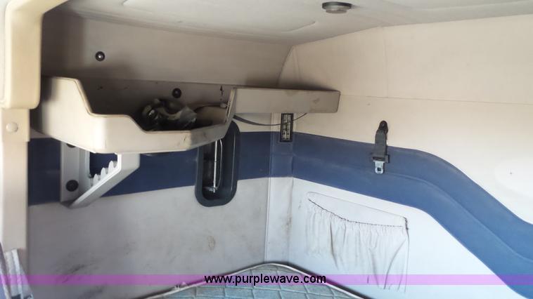 image for item L6515 2001 Mack CX613 semi truck