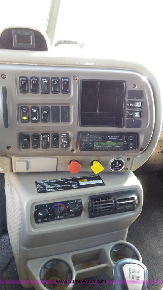 image for item L6515 2001 Mack CX613 semi truck