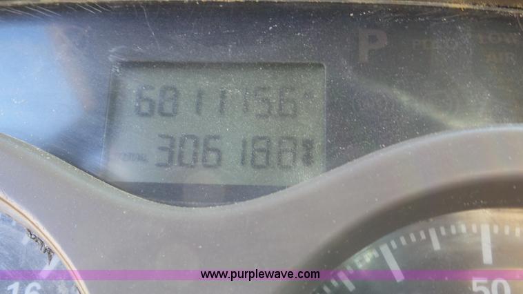 image for item L6515 2001 Mack CX613 semi truck