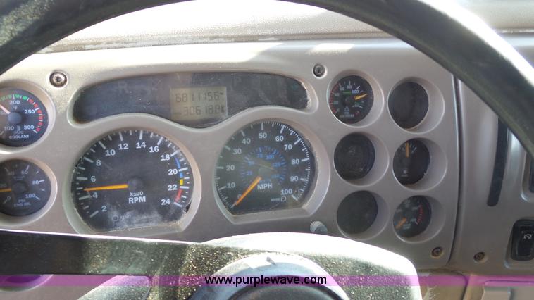 image for item L6515 2001 Mack CX613 semi truck