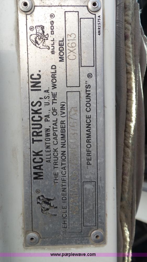 image for item L6515 2001 Mack CX613 semi truck