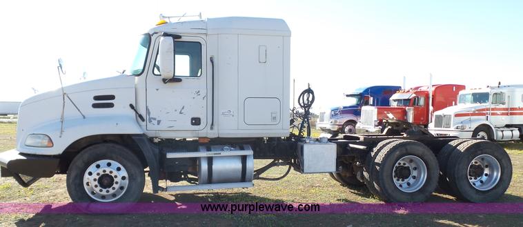 image for item L6516 2001 Mack CX613 semi truck