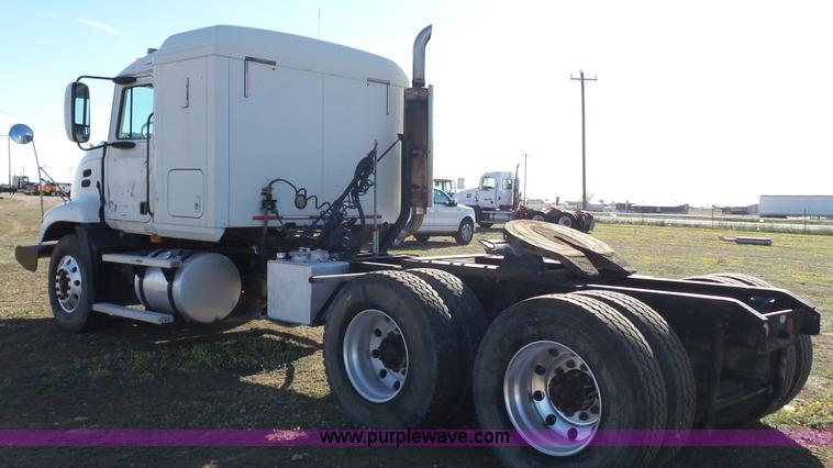 image for item L6516 2001 Mack CX613 semi truck