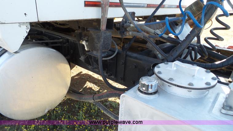 image for item L6516 2001 Mack CX613 semi truck