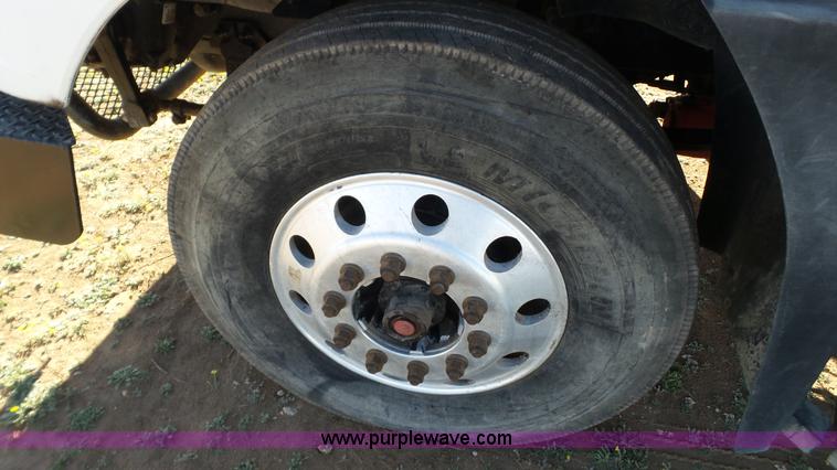 image for item L6516 2001 Mack CX613 semi truck