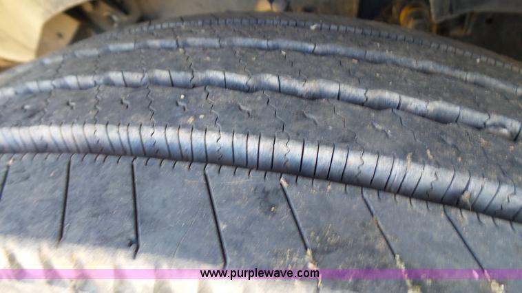 image for item L6516 2001 Mack CX613 semi truck