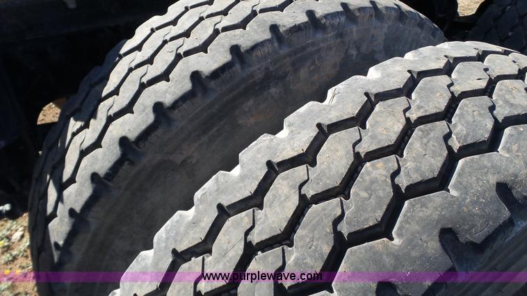 image for item L6516 2001 Mack CX613 semi truck