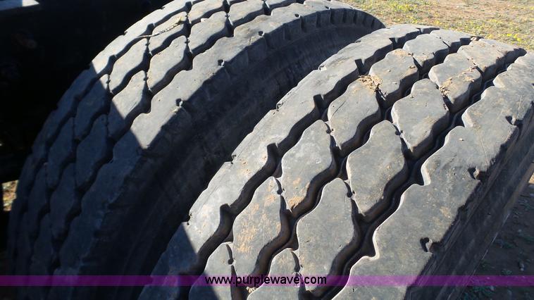 image for item L6516 2001 Mack CX613 semi truck